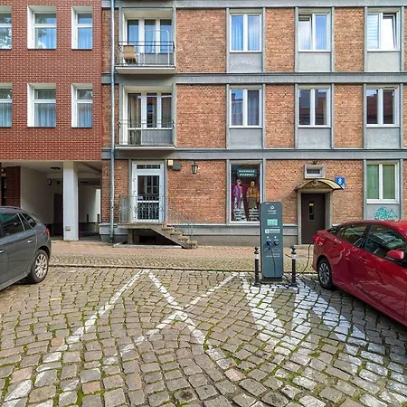 Stylish With Balcony In Old Town By Renters Apartmán