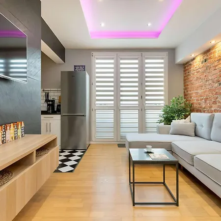 Stylish With Balcony In Old Town By Renters * Gdańsk
