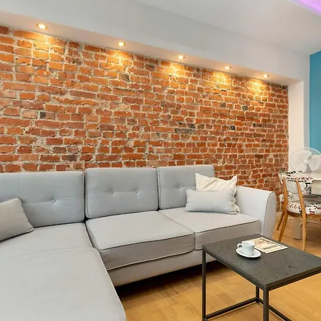 Stylish With Balcony In Old Town By Renters Gdańsk