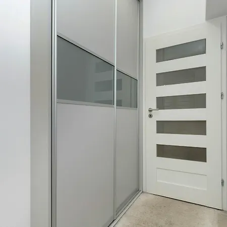 Stylish With Balcony In Old Town By Renters Gdańsk
